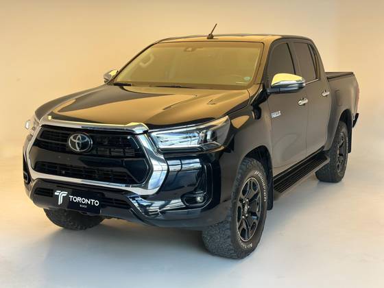 TOYOTA HILUX 2.8 D-4D TURBO DIESEL CD SRX 4X4 AUTOMÁTICO